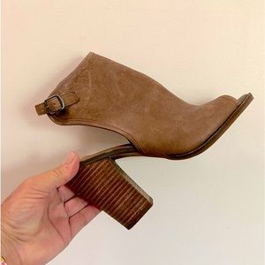 Lucky Brand 'Lisza' Open Toe Tan Brown Leather Bootie Shoes Wooden Heel‎ Size 8